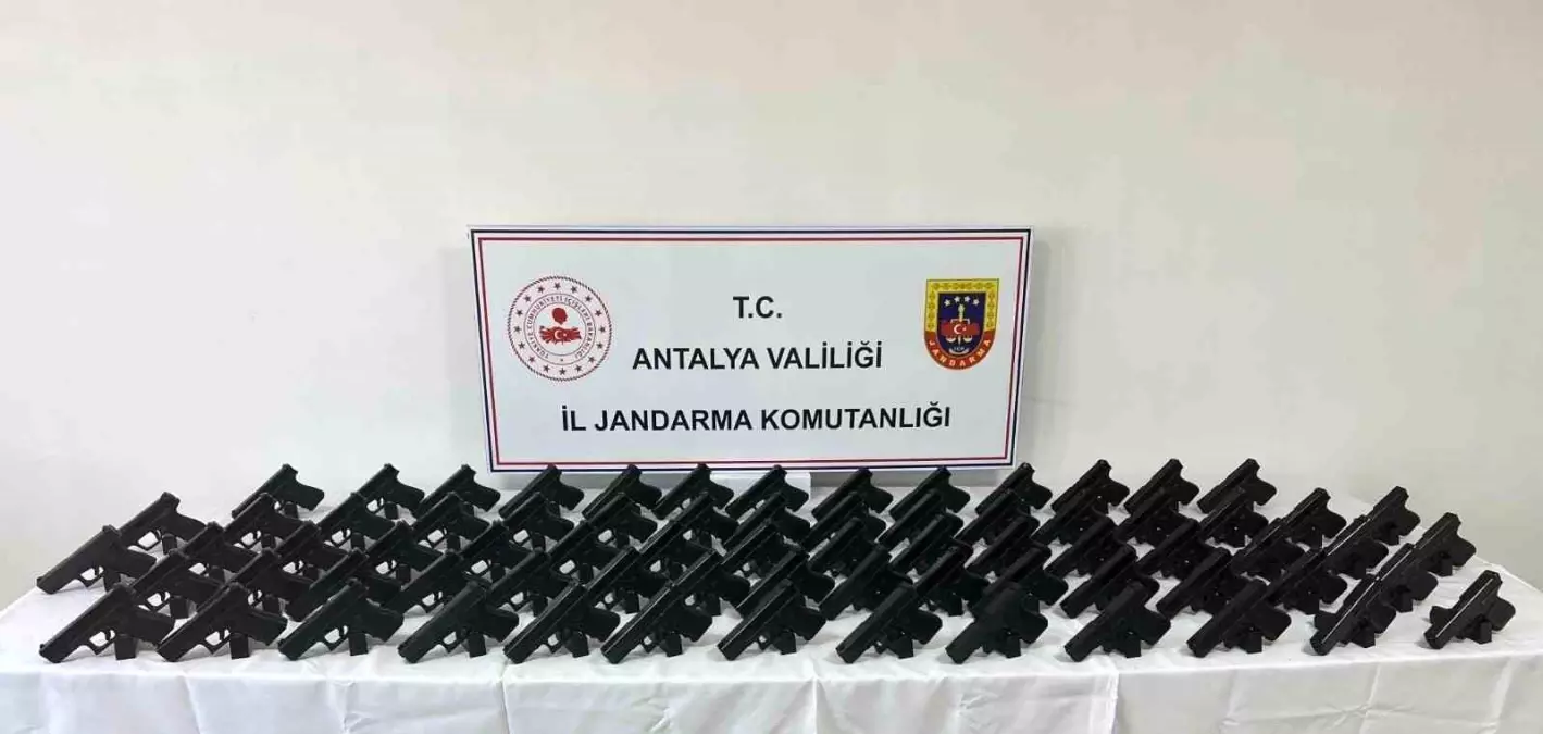 antalyada kacak silah operasyonu 72 tabanca ele gecirildi v9ysdHIP