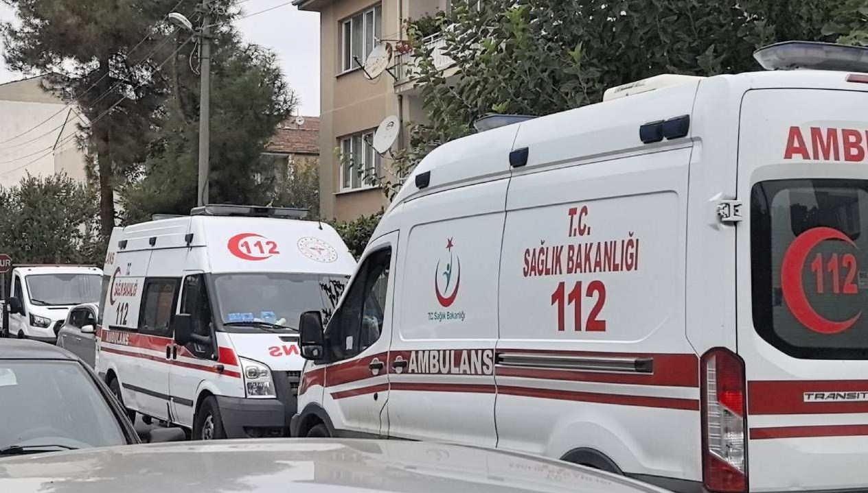 balkondan evine girdikleri komsularini olu buldular qj4MdXlK