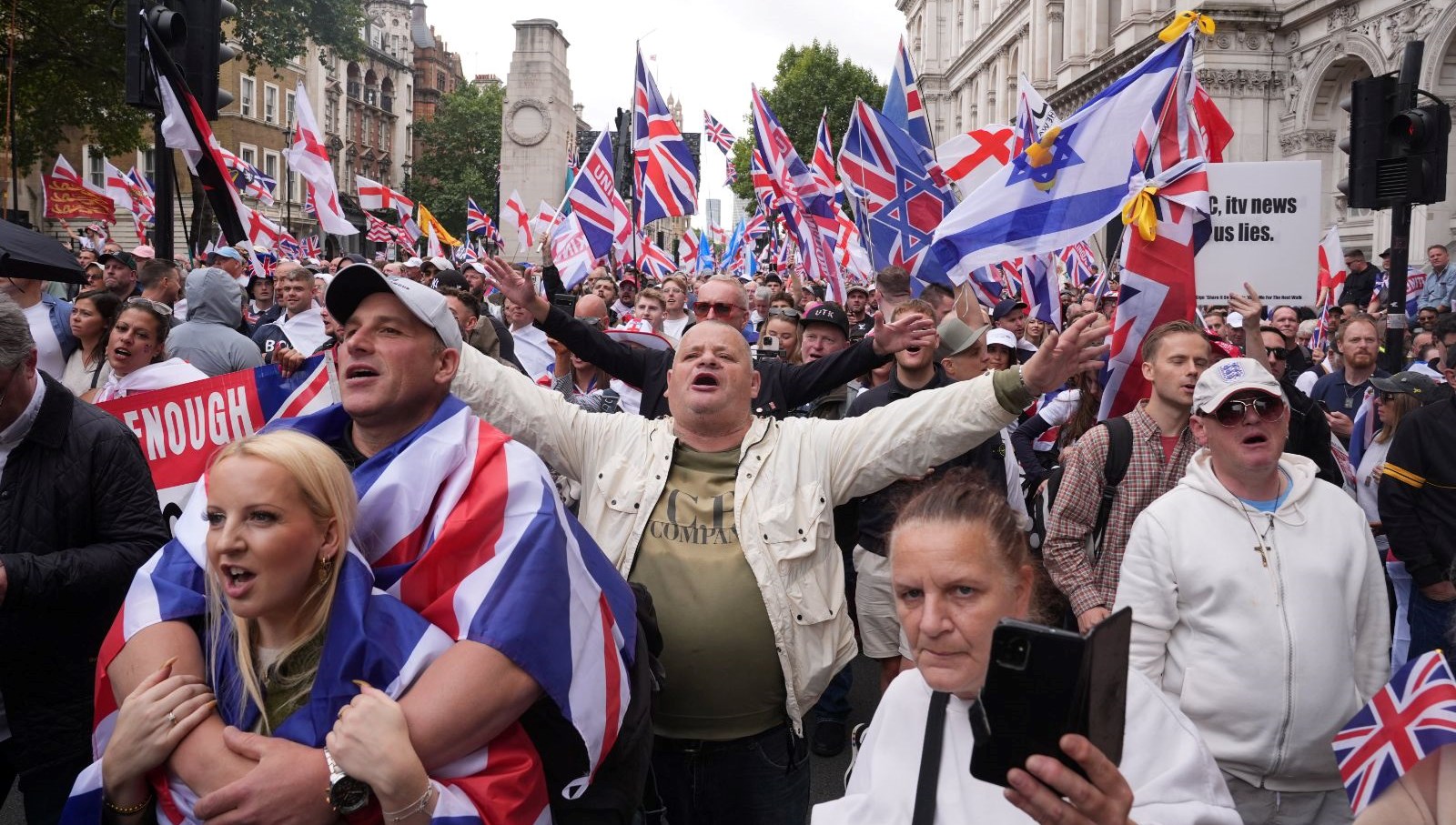 ingilterede miting gerilimi asiri sagcilar polisle catisti LQry48Xs