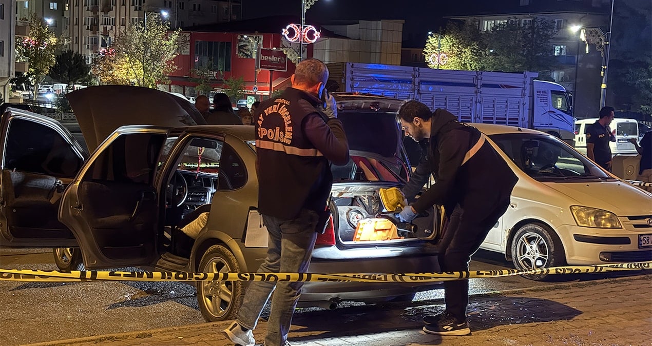 otomobil icinde cakmak gazi patladi 1 cocuk oldu 2 cocuk yarali LfZQcsBy