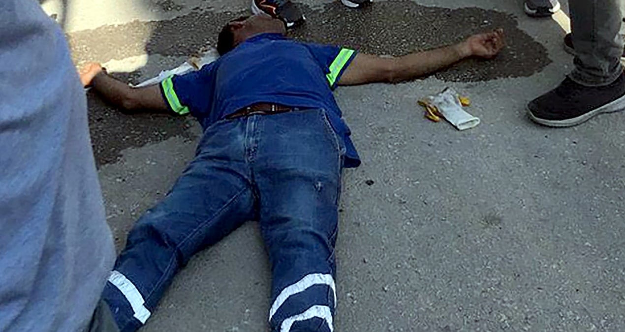 sokaga cop atip tepki gosteren temizlik iscisini dovduler K9ZYObtG