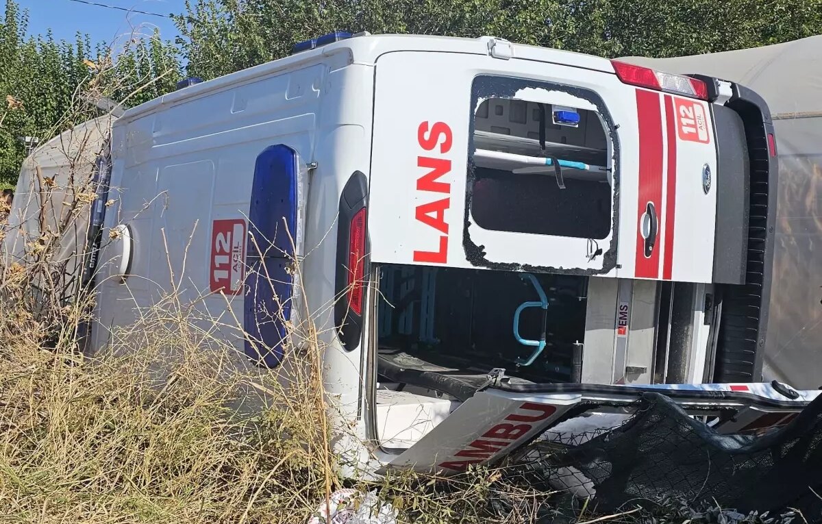 ambulansta kaza 6 yarali 4Tit9kvg.jpg