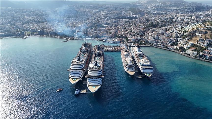 istanbulda kruvaziyer limanlarinda 410 binden fazla yolcu agirlandi OnjqdL9K