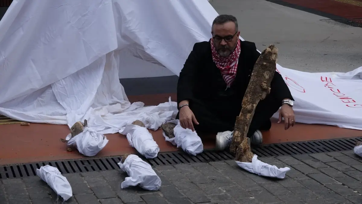 kemal saglamdan gazzeye dikkat cekme eylemi Z4gqudEv