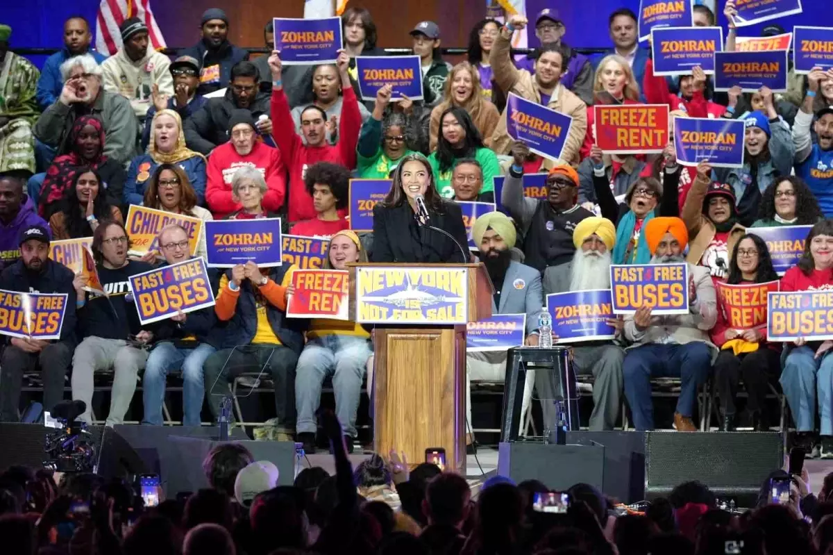 new yorkun ilk musluman belediye baskani adayi mamdaniden new york satilik degil mitingi 4pN3APJ8.jpg