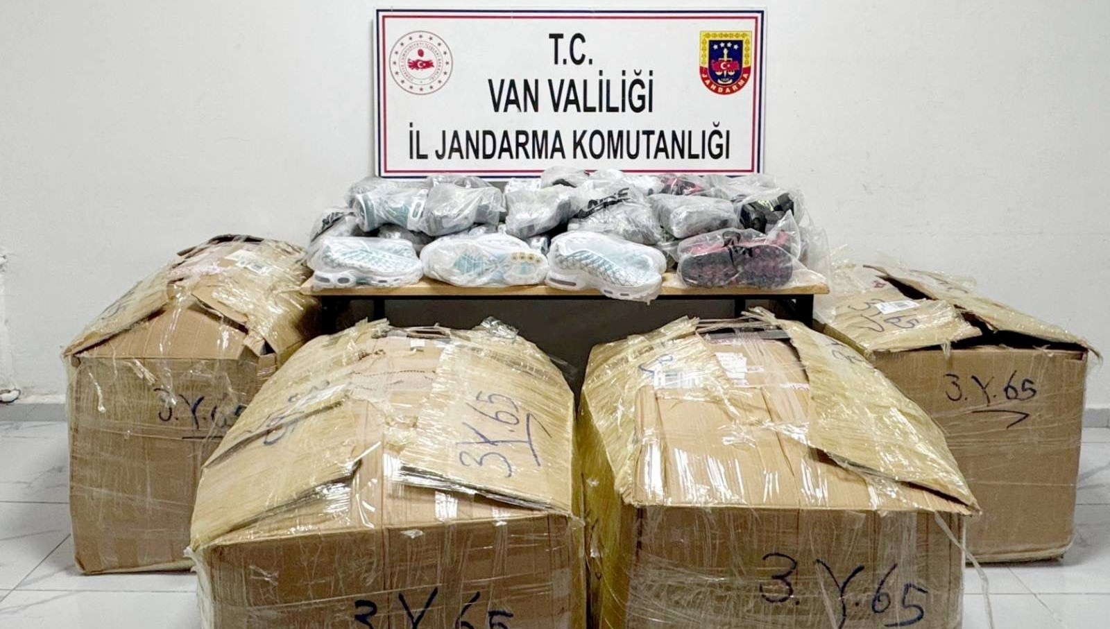 piyasa degeri 1 milyon 235 bin liravanda gumruk kacagi operasyonu lyBN3mzf.jpg