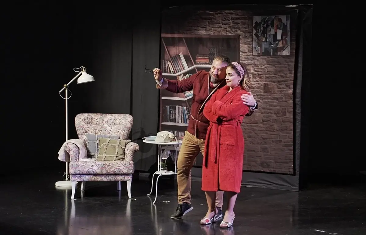 tiyatro frankfurt 2025 2026 sezonunu askimizin son duragi ile acti bQLa7hep